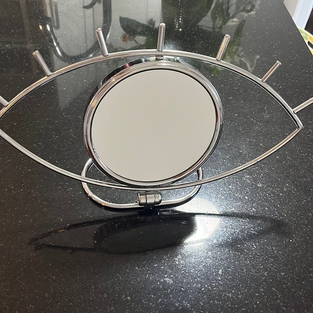 *FREE IN BUNDLE* - Eye Shaped Mirror
